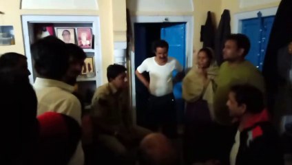 आंखों में मिर्च डाल लूटा रुपयों से भरा बैग