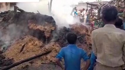 पश्चिमी चंपारण: अचानक लगी आग दो घर जल कर हुई राख,लाखों रुपए की संपति जल कर राख