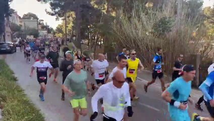 La Calanquaise: beaucoup de monde pour le départ du 15 kilomètres