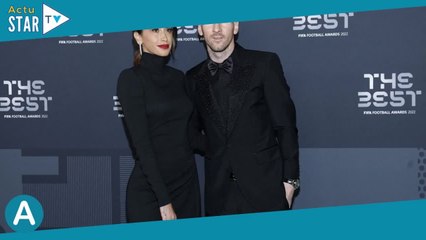 Lionel Messi récompensé par la FIFA, sa femme Antonela sublime dans une robe fendue et unique