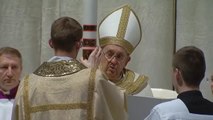 El papa Francisco reaparece para la misa de Pascua