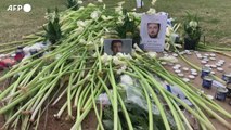 Attentato Tel Aviv, fiori e candele per la vittima italiana