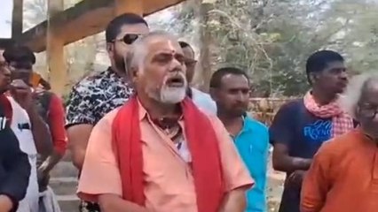 अररिया: शवदाह गृह का साफ-सफाई का कार्य मुख्य पार्षद द्वारा आरंभ