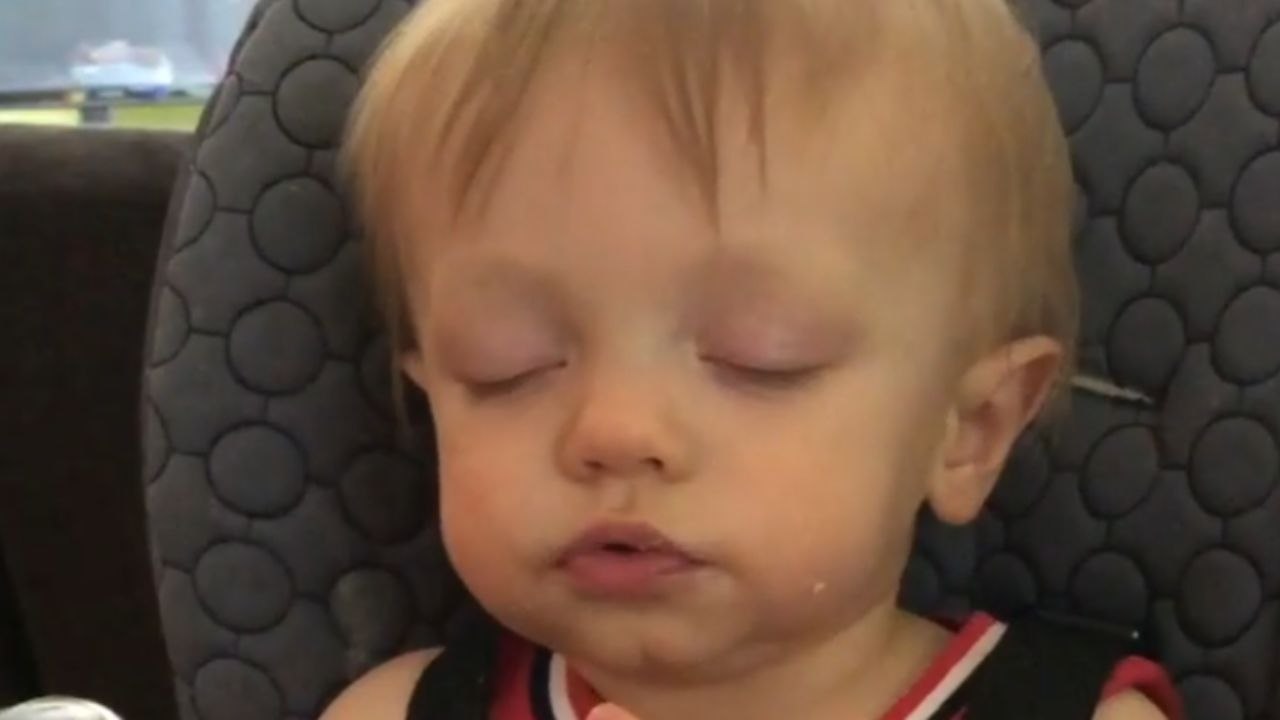 Cute little kid is sleeping while eating *adorable sleep-eating*