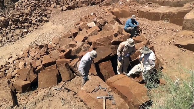 UNESCO listesine alınan Ahlat Taş İşçiliği Geleneği hünerli ellerle yaşatılıyor