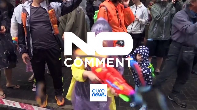 Χονγκ Κονγκ: Μπουγέλα στους δρόμους για την ταϊλανδική πρωτοχρονιά