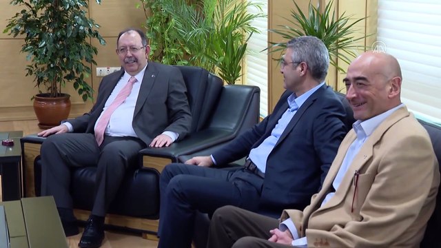 Milletvekili aday listesini YSK’ye teslim eden CHP Genel Başkan Yardımcısı Oğuz Kaan Salıcı açıklama yaptı