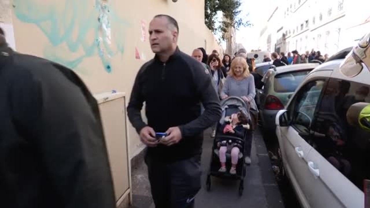 Al menos cinco heridos tras derrumbarse un edificio de viviendas en Marsella