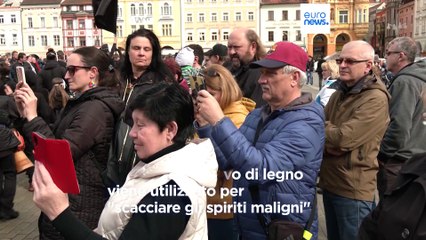 Repubblica Ceca, come da tradizione torna la "rumorosa" processione pasquale