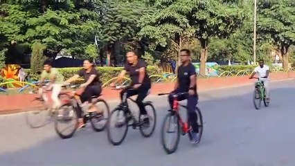 एसपी ने 10 किमी साइकिल चलाकर व रनिंग कर फिट रहने का दिया संदेश
