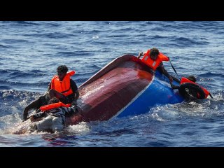Migranti, 400 persone in pericolo in mare  A Lampedusa arrivano altre barche, un morto a bordo