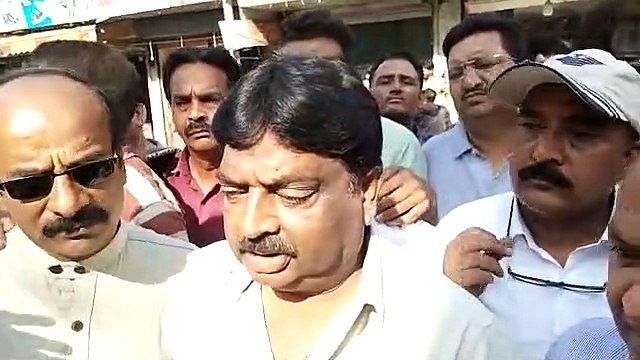 ...और जब बिना सूचना अतिक्रमण हटाने पहुंचा नपा अमला, नपाध्यक्ष पति को व्यापारियों से मांगनी पड़ी हाथ जोड़कर माफी