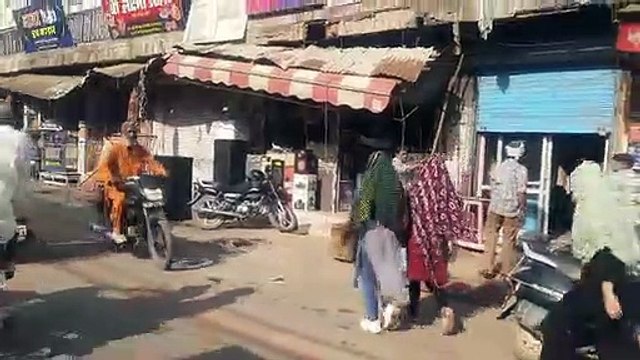 ...और जब बिना सूचना अतिक्रमण हटाने पहुंचा नपा अमला, नपाध्यक्ष पति को व्यापारियों से मांगनी पड़ी हाथ जोड़कर माफी