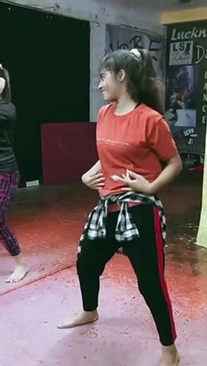 Beautiful girl dance in wedding With family and friends #ytshort #trending #fbviral #viralreels #viral #follow #fbreels #trending