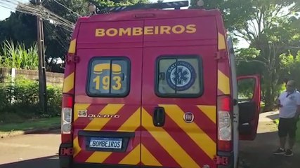 Jovem fica ferido após colisão entre carro e moto no Santa Cruz