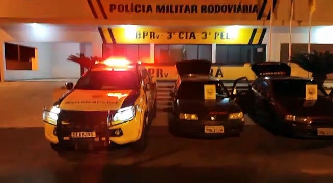 PRE apreende carros e 150 pneus contrabandeados na PRC-272, em Iporã