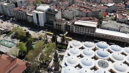 Ramazan ayının son cuması Ulu Camii doldu taştı