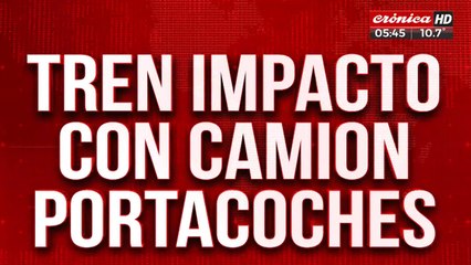 Impresionante choque de tren con camión portacoches