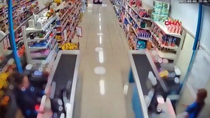 Eline bıçak alıp kafasına geçirdiği kadın çorabıyla market soydu