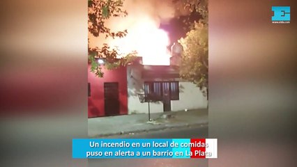 Un incendio en un local de comidas puso en alerta a un barrio en La Plata