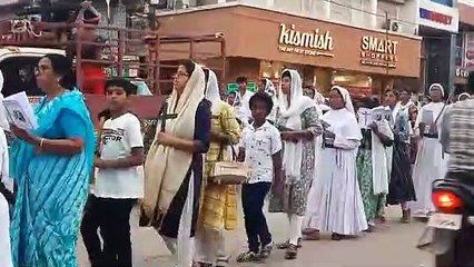 लोग रैली स्वरुप नगर के मुख्य मार्गों से भ्रमण करते हुए वापस पहुंचे