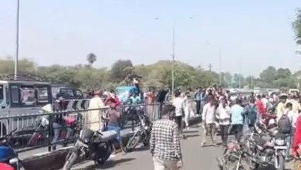 देवास: भोपाल रोड पर पेड़ पर लटका मिला शव,क्षेत्र में फैली सनसनी,पुलिस जुटी जांच में