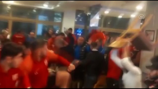 Balıkesirspor kafilesi, deplasman dönüşü taraftarının saldırısına uğradı