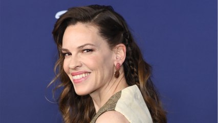GALA VIDÉO - Hilary Swank maman à 48 ans : ses deux jumeaux sont nés !