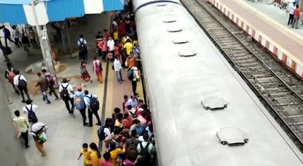 কুড়মি সমাজ আন্দোলন প্রত্যাহার করায় বাঁকুড়ায় স্বাভাবিক হয়েছে ট্রেন পরিষেবা