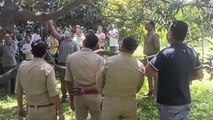 बुलंदशहर: नाबालिग छात्रा ने आम के बाग़ में फांसी लगाकर की आत्महत्या, पुलिस बल मौके पर