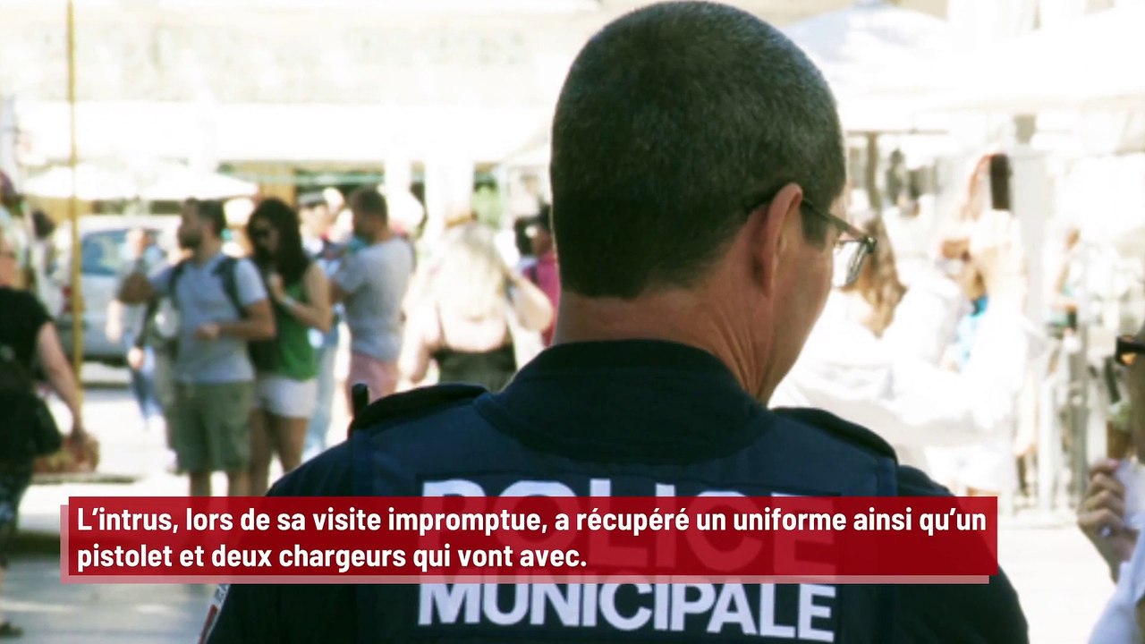 Un homme entre dans un commissariat et repart avec tout l’attirail du parfait policier !