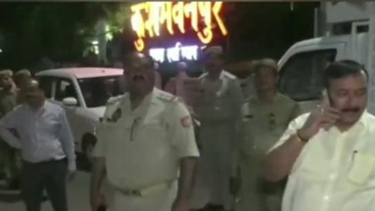 सुलतानपुर: जिलाधिकारी ने अधिकारियों को दिया 48 घंटे का अल्टीमेट, देखें पूरी खबर