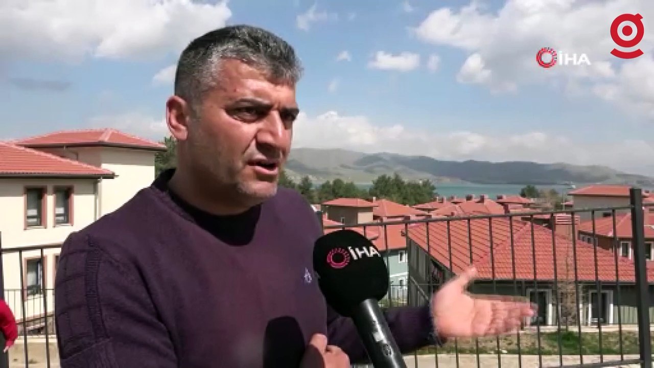 Hazar Gölü üzerinde doğan güneş, görenleri mest etti