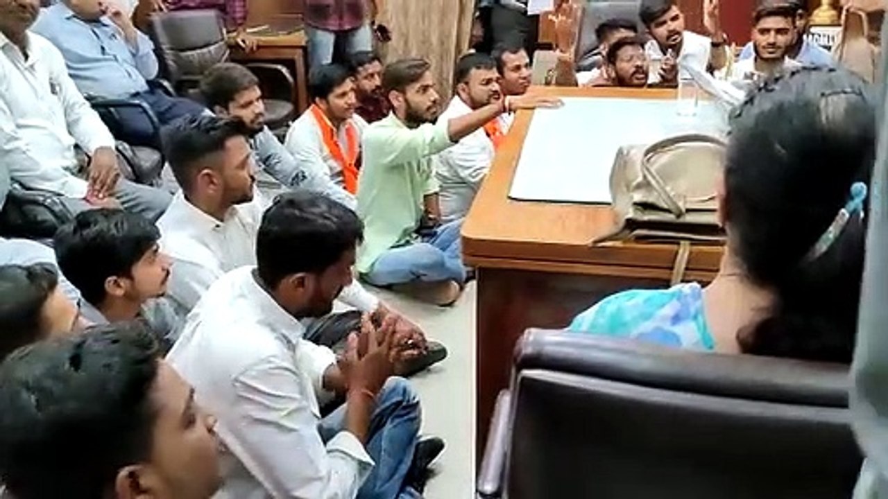 देखें Video: एबीवीपी ने किया प्रदर्शन, कलक्टर को सौंपा ज्ञापन