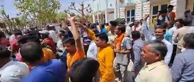 मंडी मजदूरों का फूटा आक्रोश, मांगों को लेकर किया प्रदर्शन