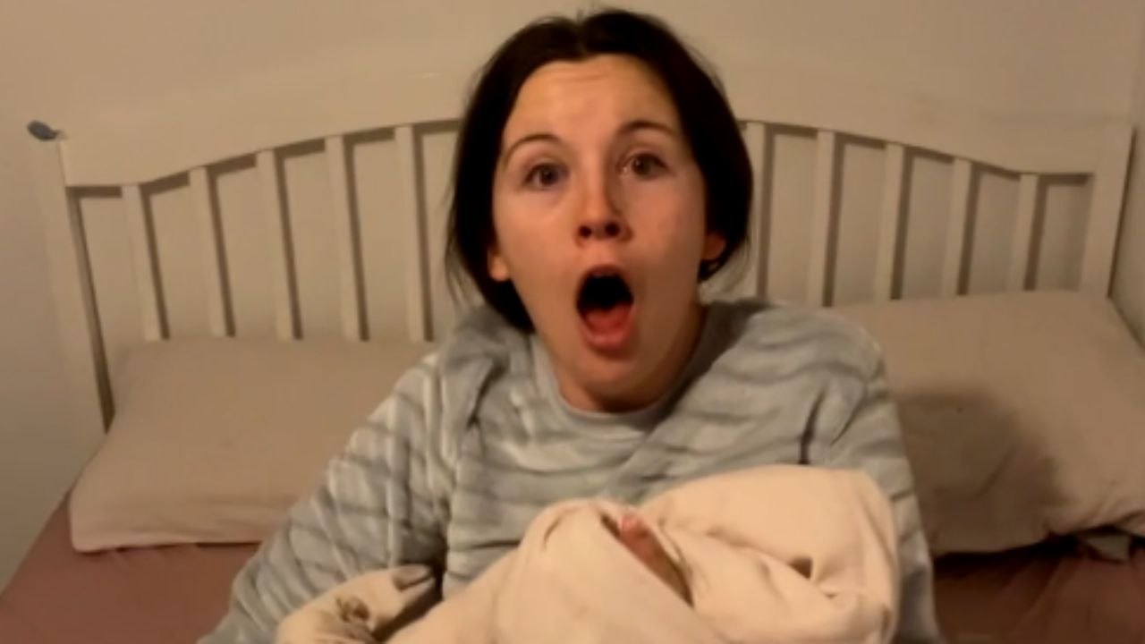 Heartwarming reunion of sisters moves hearts *Heartfelt reaction*