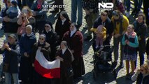 شاهد: في عيد الفصح.. البابا فرنسيس يصلي من أوكرانيا وأيرلندا الشمالية