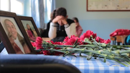 Üzerine kaya düşen otomobilde ölen 4 öğretmen sınıflarında anıldı