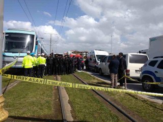 Konya'da çocuğuyla tramvayın altında kalan anne hayatını kaybetti