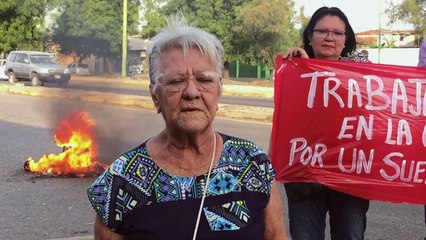 'Super Bigode' e Biden ardem na Queima do Judas na Venezuela