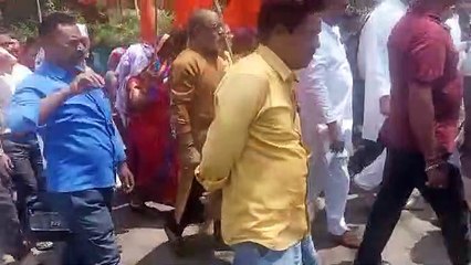 अधिकारियों के आवासों के सामने से होते हुए निकाली जनआक्रोश रैली