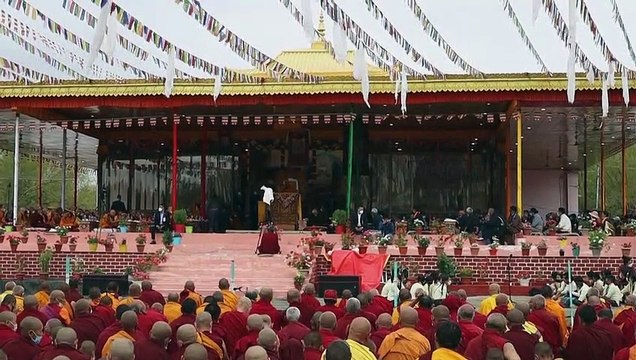 El dalái lama pide disculpas a un niño por pedirle que le chupe la lengua
