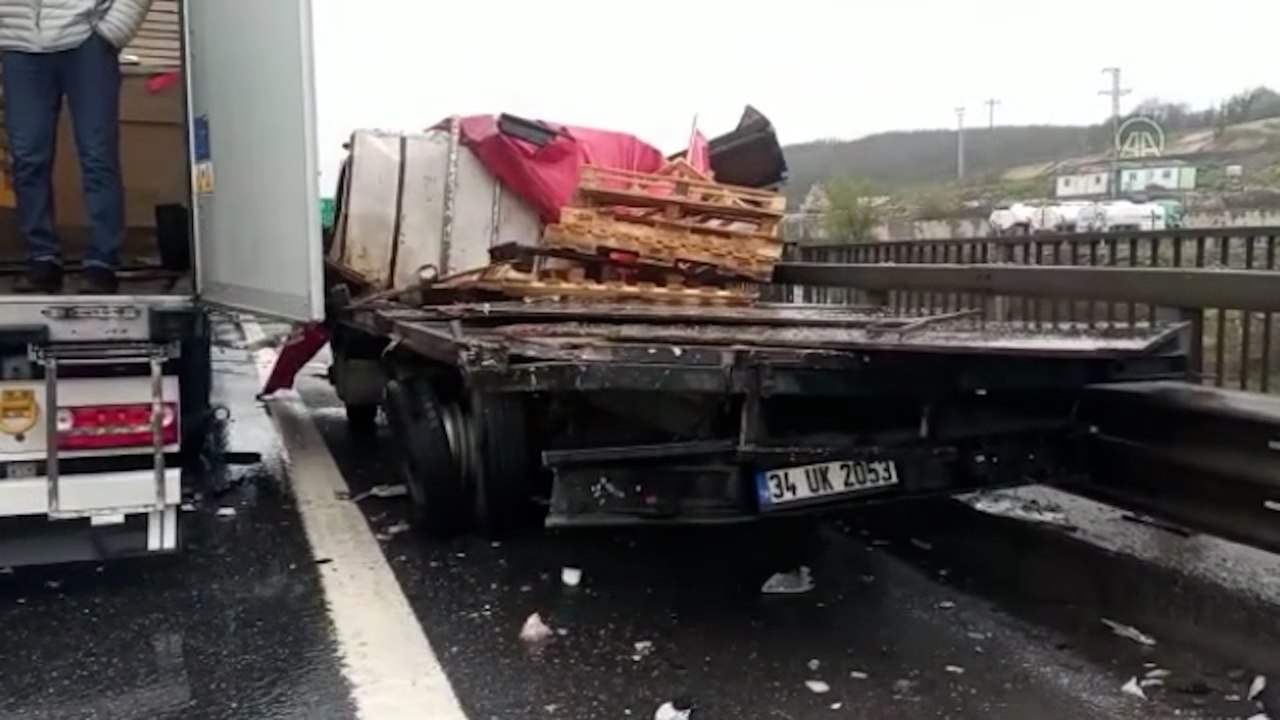 Kuzey Marmara Otoyolu'ndaki kazalar nedeniyle trafik aksadı