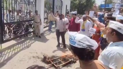 रीवा: कैलाश विजयवर्गीय के विवादित बयान के बाद आम आदमी पार्टी ने किया प्रदर्शन