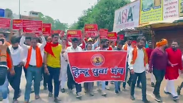 बेमेतरा की घटना पर दुर्ग बंद, नहीं खुली दुकानें, विरोध में निकली रैली
