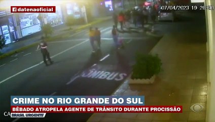 Agente de trânsito é atropelado durante procissão 10/04/2023 13:13:31