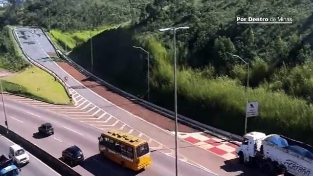 Carreta com minério usa área de escape e evitar grave acidente no Anel Rodoviário, em BH