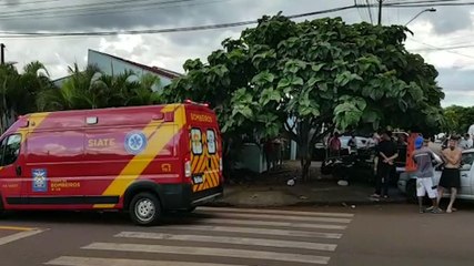 Mulher fica encarcerada após forte colisão entre carros no Periolo