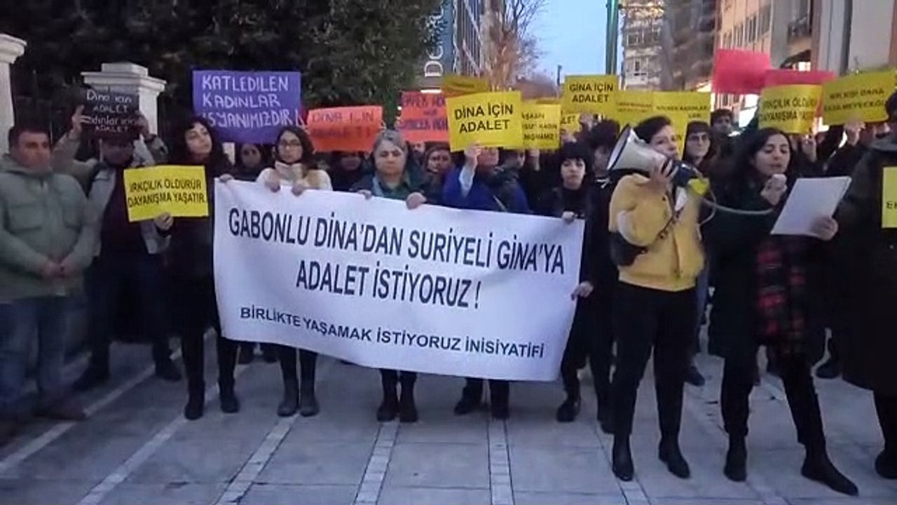 Birlikte Yaşamak İstiyoruz İnisiyatifi, Gabonlu Dina ve Suriyeli Gina'nın katledilmesini Kadıköy Süreyya Operası önünde protesto etti
