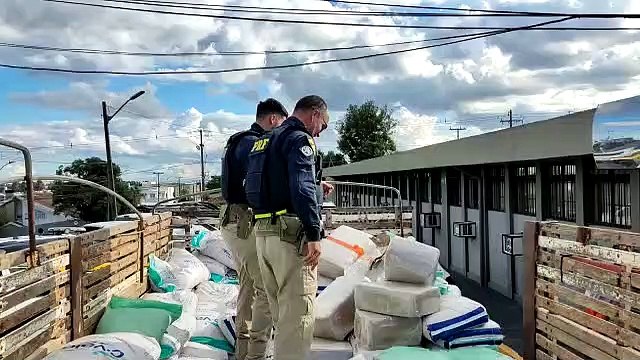 Caminhão de Foz do Iguaçu é apreendido transportando 394 quilos de maconha
